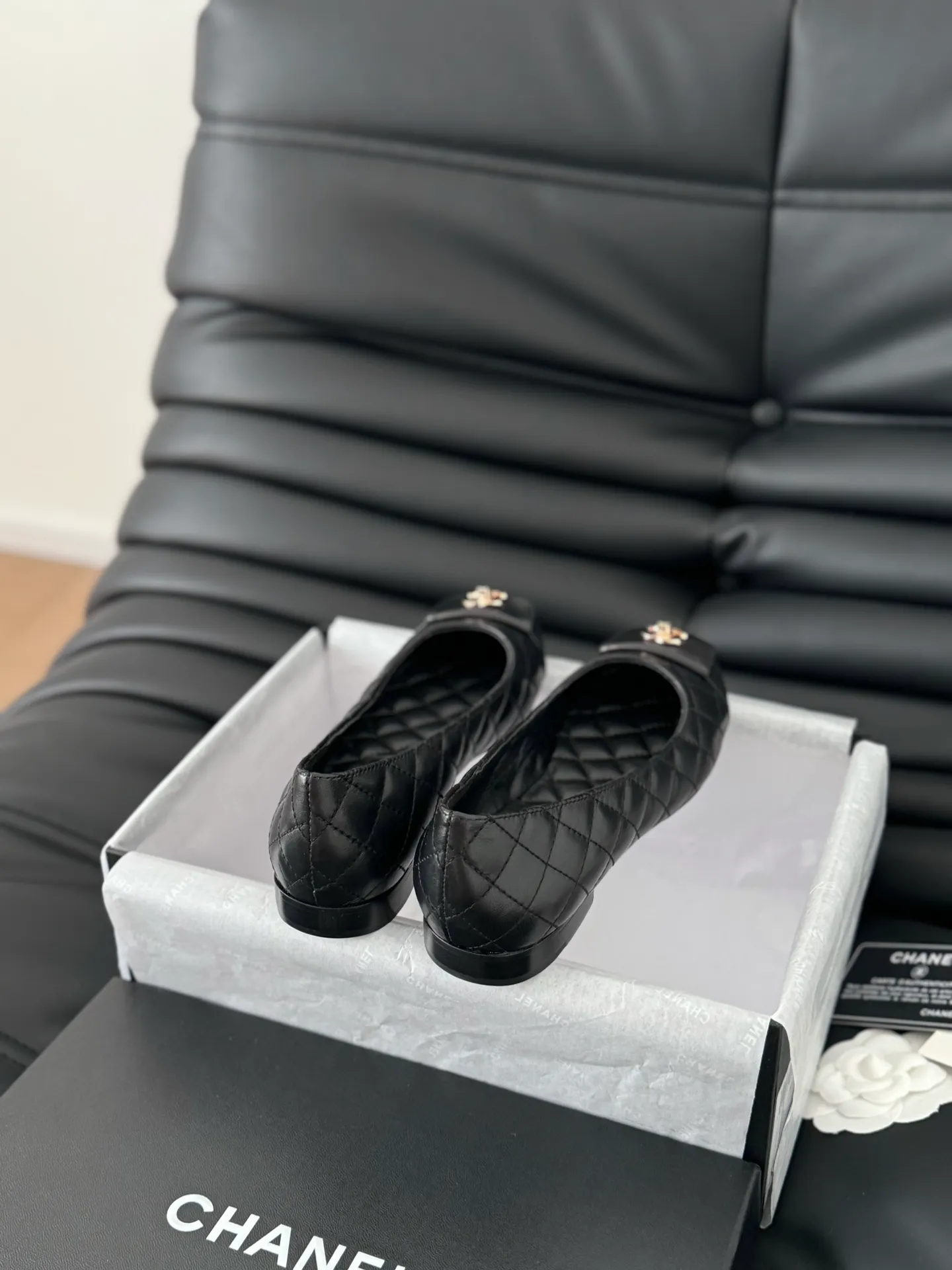 👟👟Ex-factory price 540👟👟 Purchasing-grade Chanel 24B new schoolbag buckle ballet shoes, classic diamond pattern, never tire of it😌 Sheepskin lining on the upper, leather outsole, high flat heel Size: 35-39 Other sizes 40/41/42/43 customized